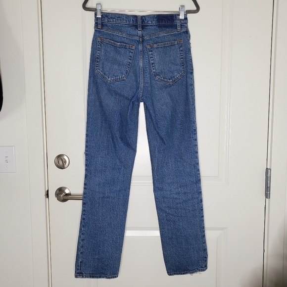 Abercrombie & Fitch Blue 90s Ultra High Rise Distressed Straight Leg Jeans - Picture 5 of 8